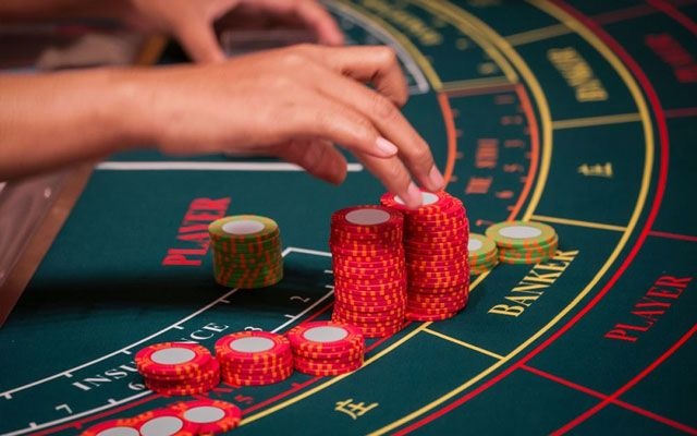 những người chơi có kinh nghiệm chơi Baccarat